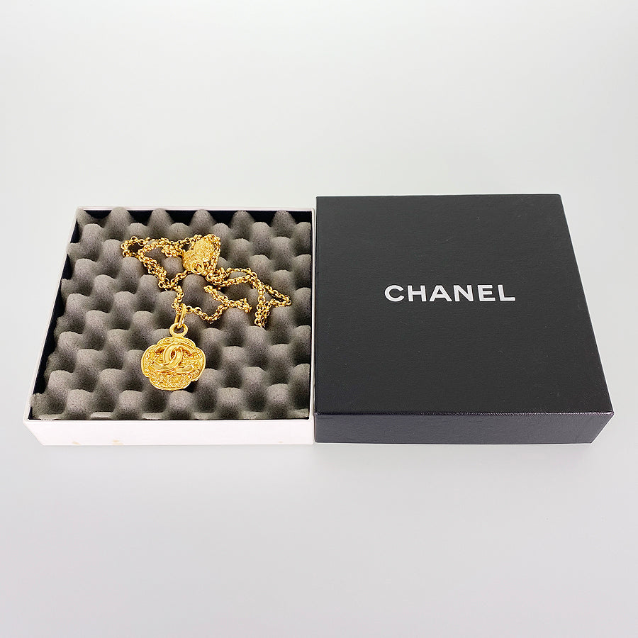 CHANEL Long necklace
