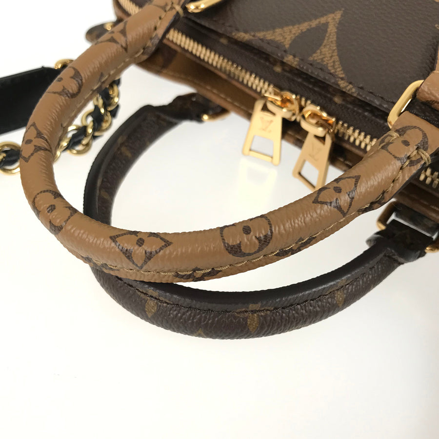 LOUIS VUITTON Monogram Giant Reverse On the Go EW Chain M14236 Hand bag