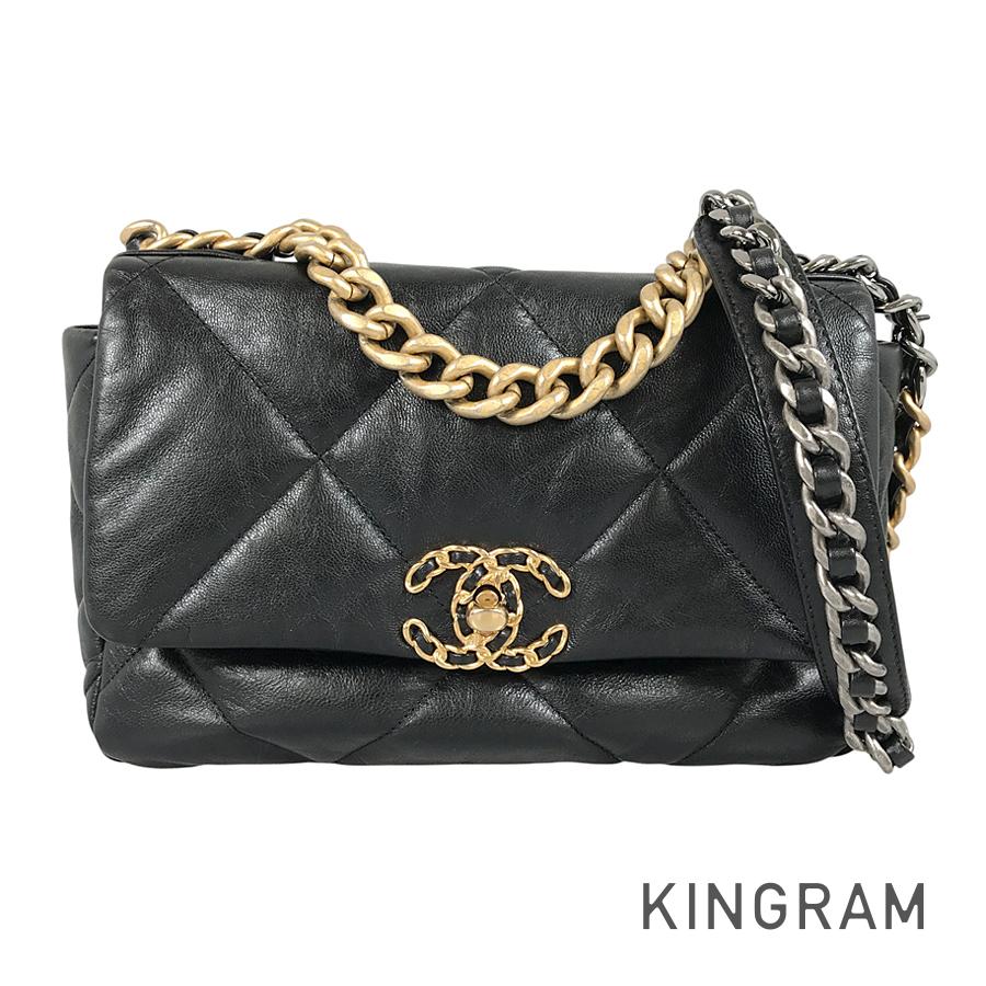 CHANEL Shoulder bag
