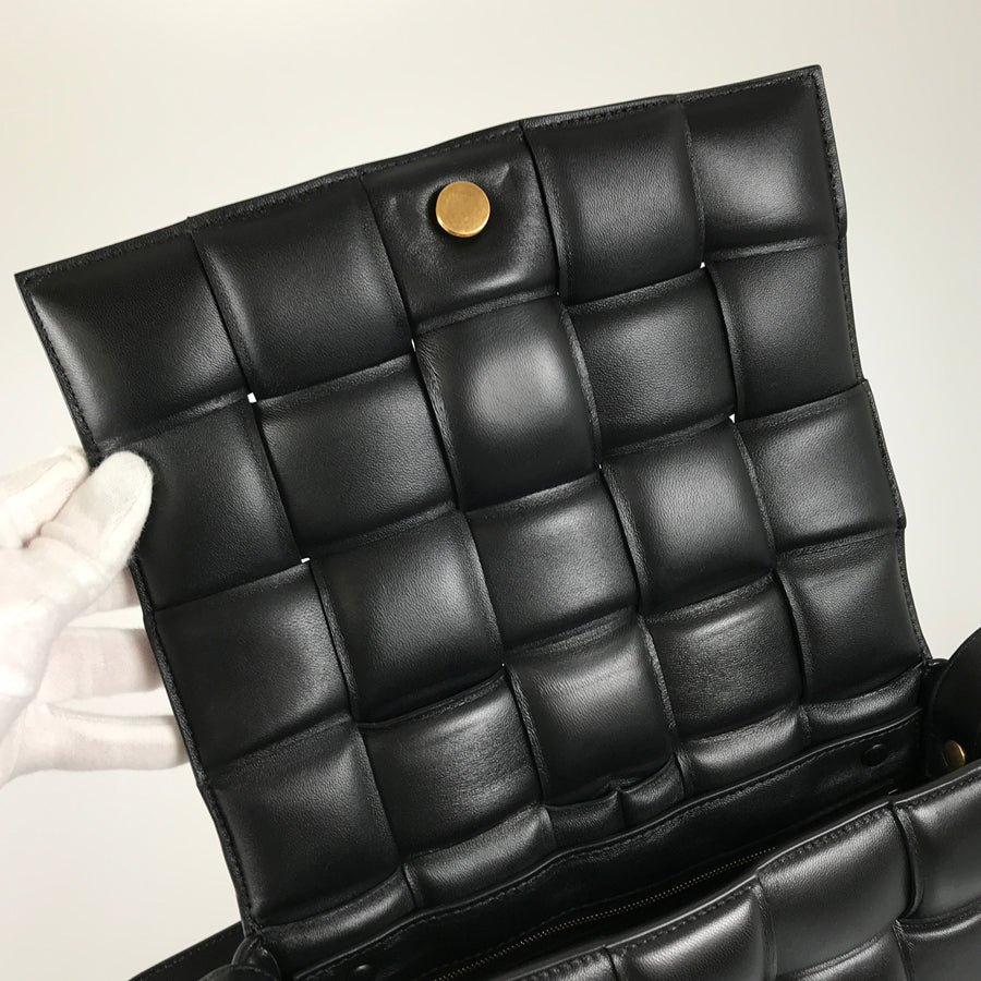 BOTTEGA VENETA Maxi Intrecciato Padded cassette Shoulder bag