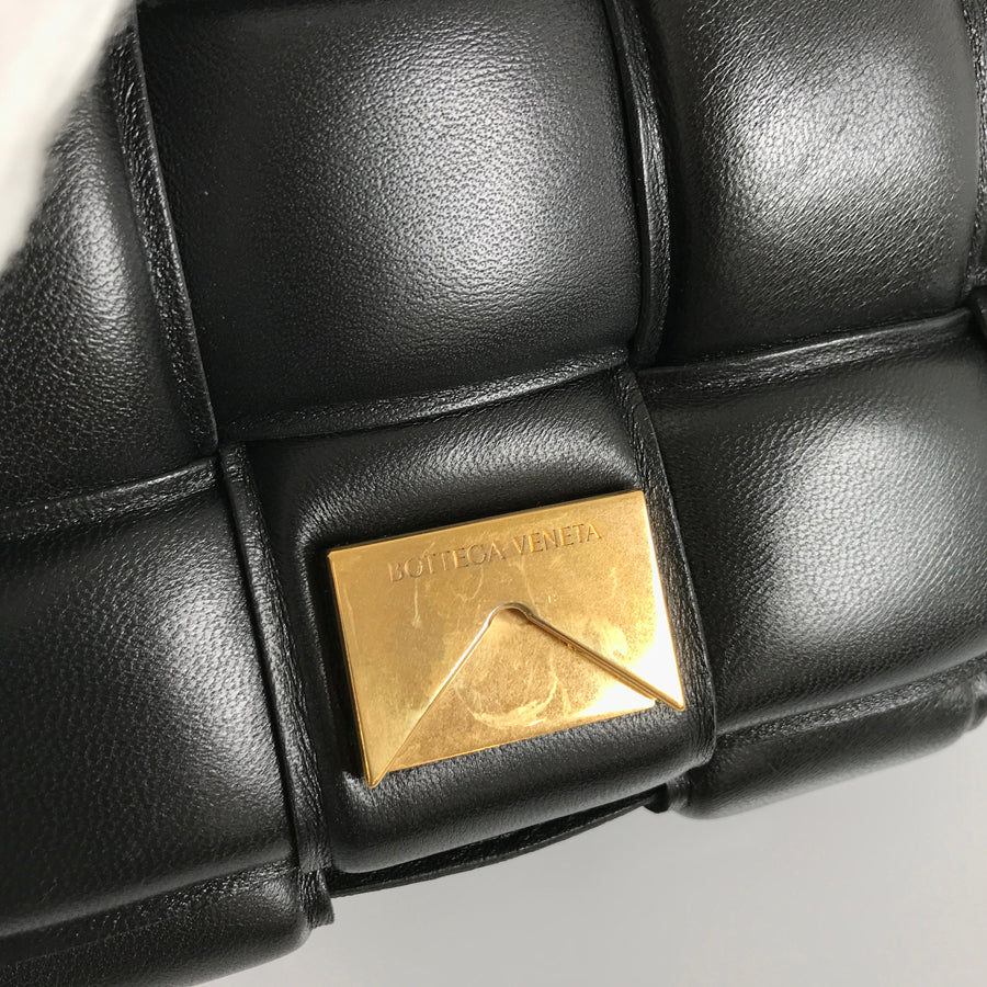 BOTTEGA VENETA Maxi Intrecciato Padded cassette Shoulder bag