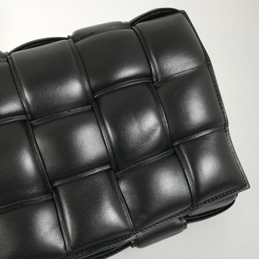 BOTTEGA VENETA Maxi Intrecciato Padded cassette Shoulder bag