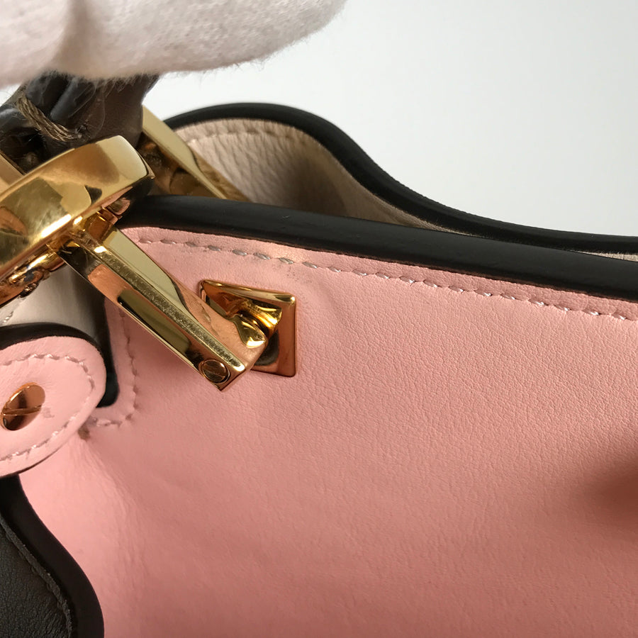 FENDI Peekaboo Essentials 8BN302 Hand bag