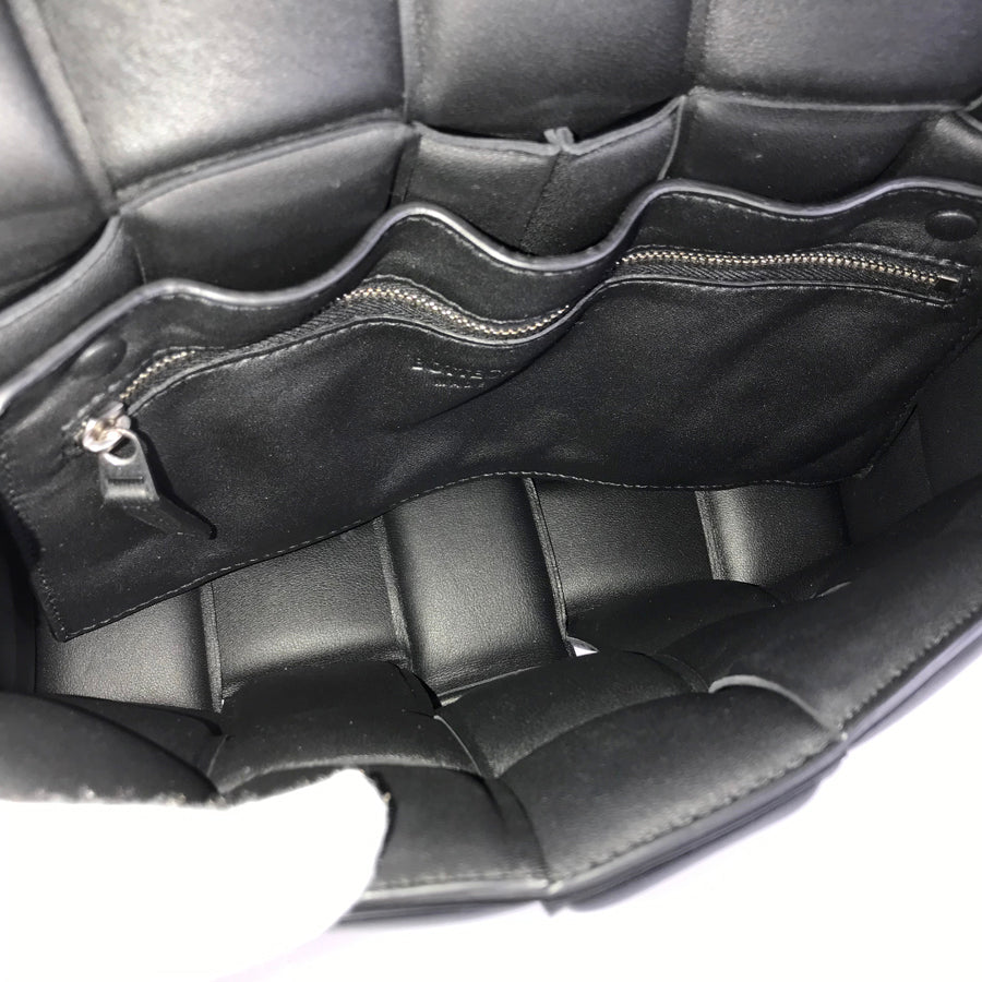 BOTTEGA VENETA Maxi Intrecciato Padded cassette Shoulder bag