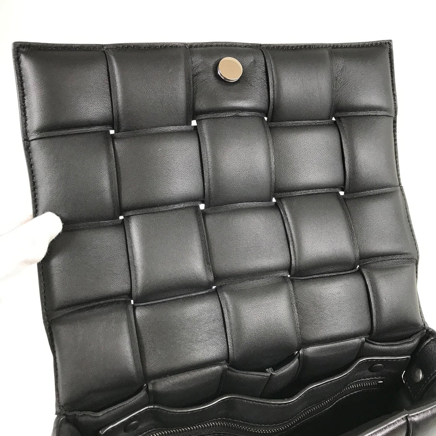 BOTTEGA VENETA Maxi Intrecciato Padded cassette Shoulder bag