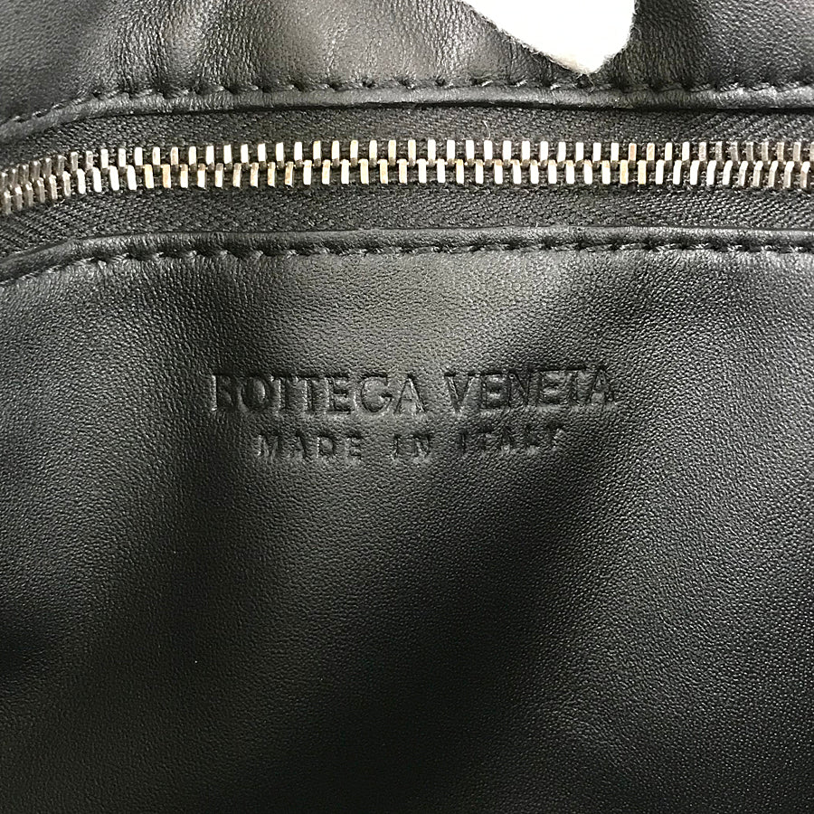 BOTTEGA VENETA Maxi Intrecciato Padded cassette Shoulder bag