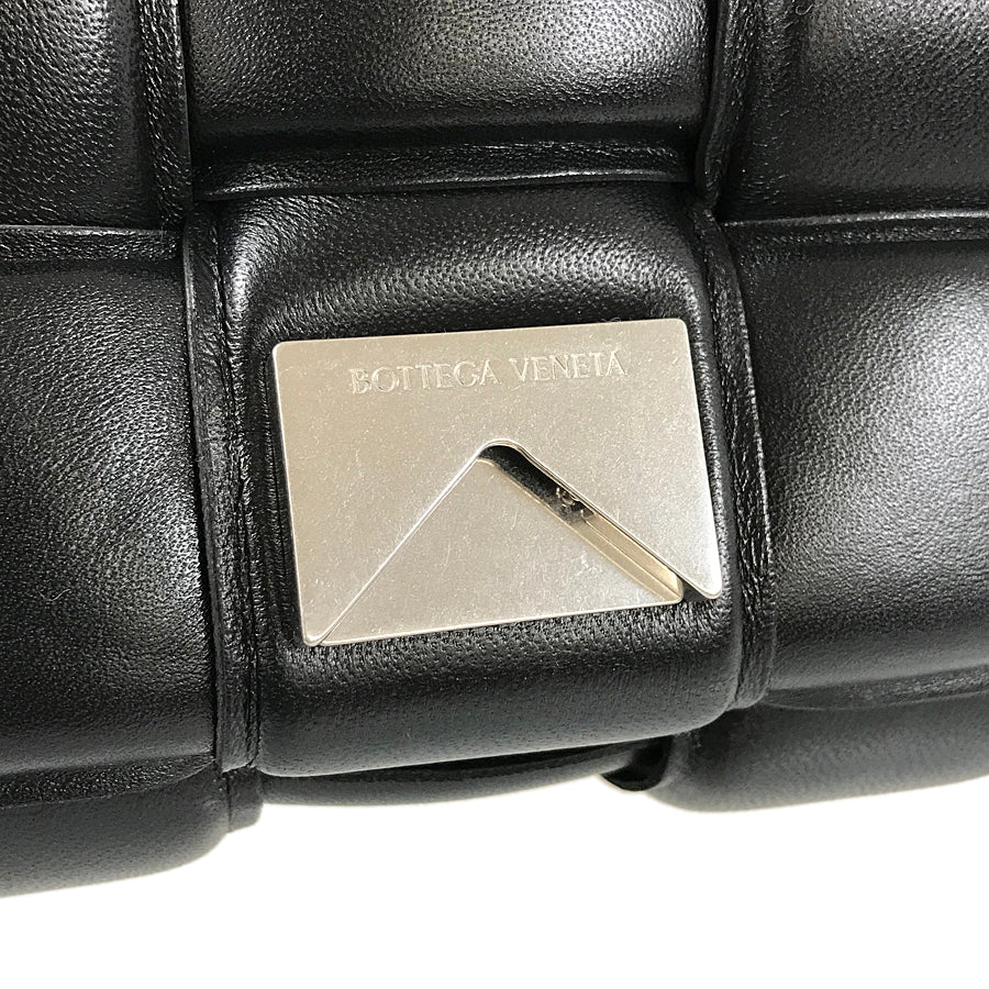 BOTTEGA VENETA Maxi Intrecciato Padded cassette Shoulder bag