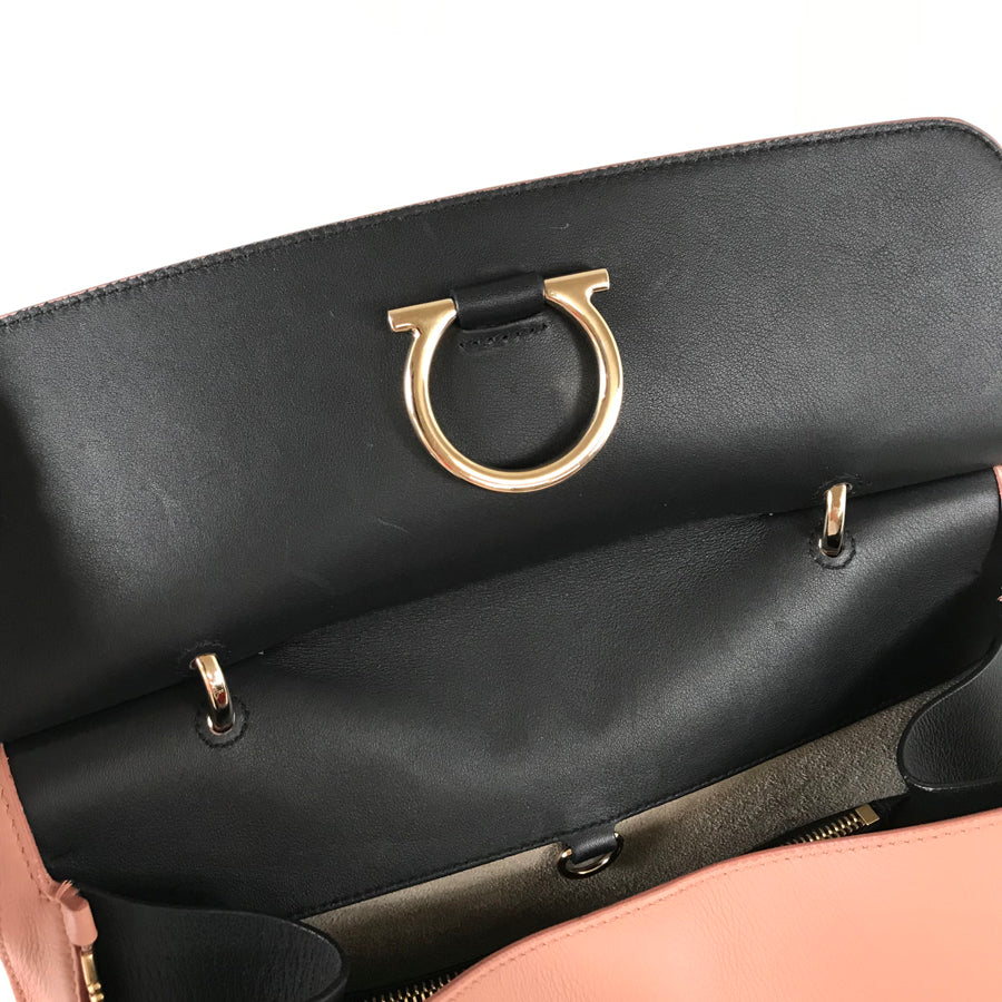 Salvatore Ferragamo Gancini Jet set DH-21.G849 Hand bag