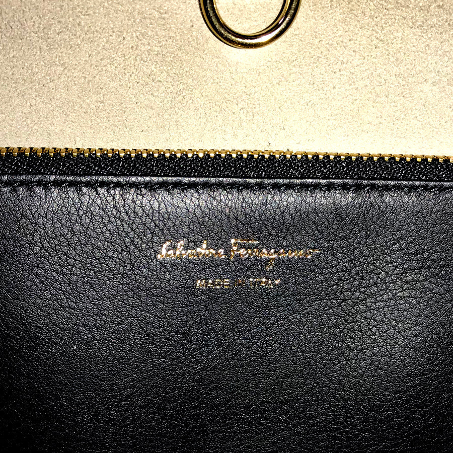 Salvatore Ferragamo Gancini Jet set DH-21.G849 Hand bag