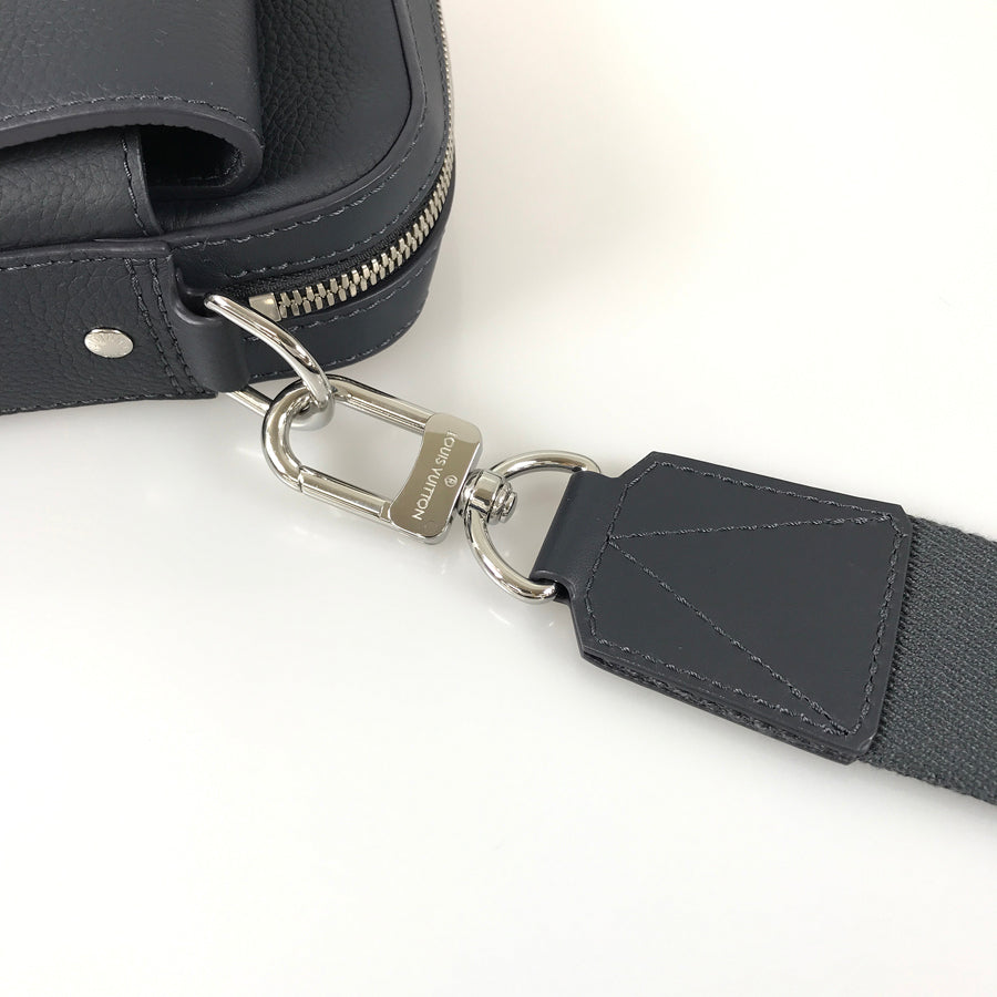 LOUIS VUITTON Aerogram Fastline Messenger M22611 Shoulder bag