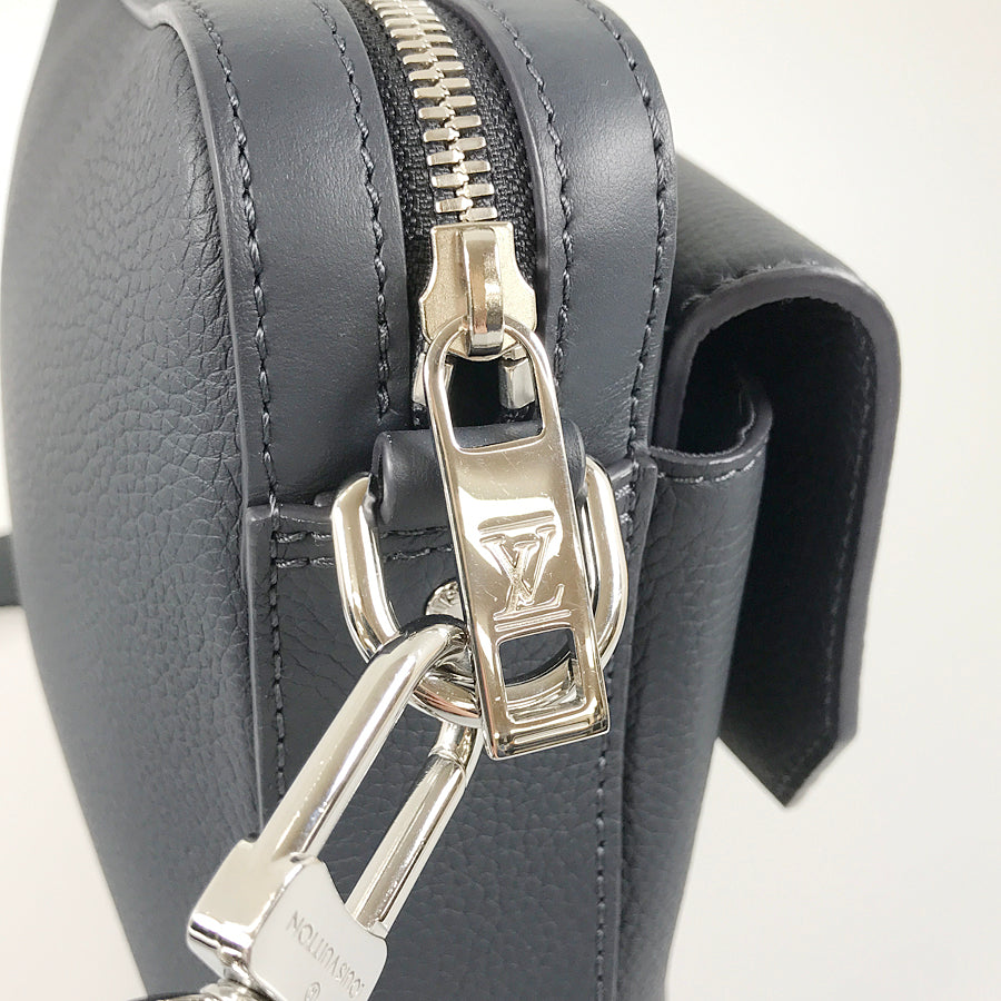 LOUIS VUITTON Aerogram Fastline Messenger M22611 Shoulder bag