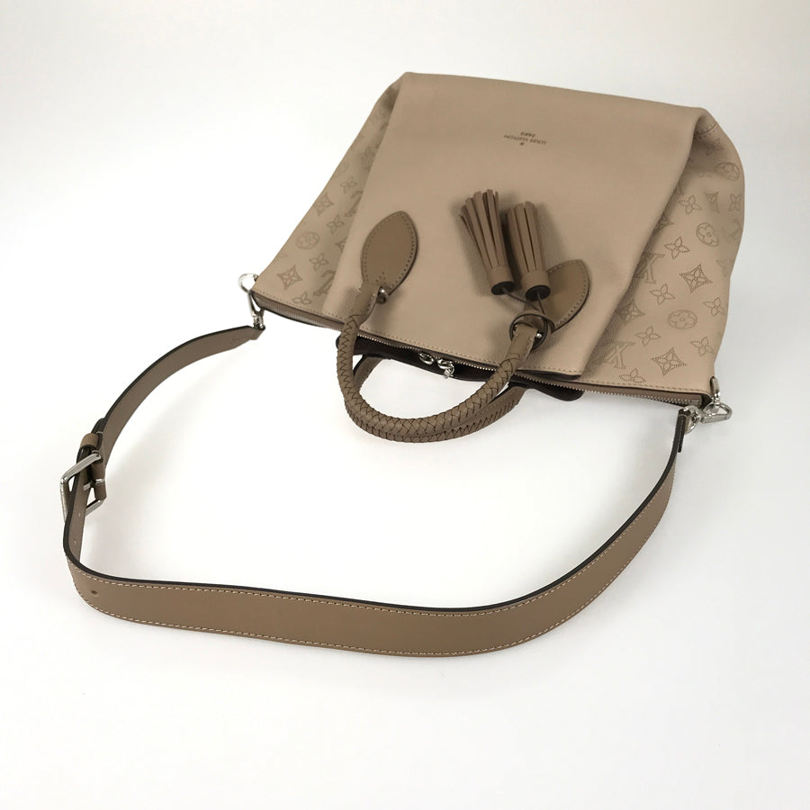 LOUIS VUITTON Monogram Mahina Omea M55031 Tote bag