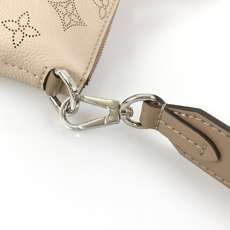 LOUIS VUITTON Monogram Mahina Omea M55031 Tote bag