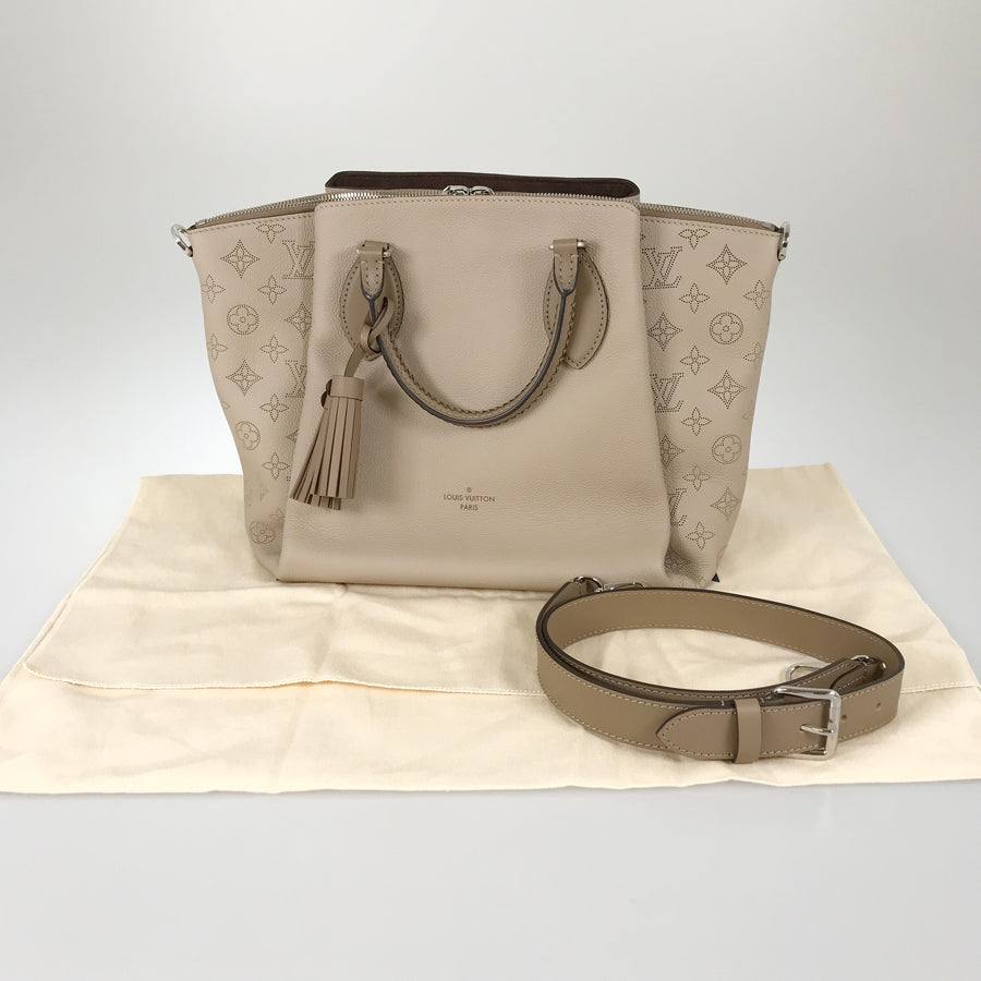 LOUIS VUITTON Monogram Mahina Omea M55031 Tote bag