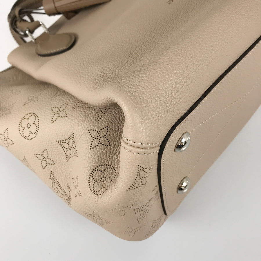 LOUIS VUITTON Monogram Mahina Omea M55031 Tote bag