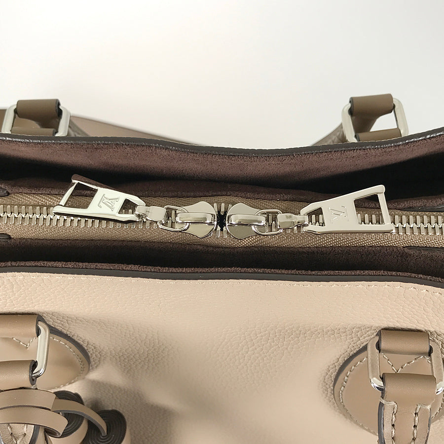 LOUIS VUITTON Monogram Mahina Omea M55031 Tote bag