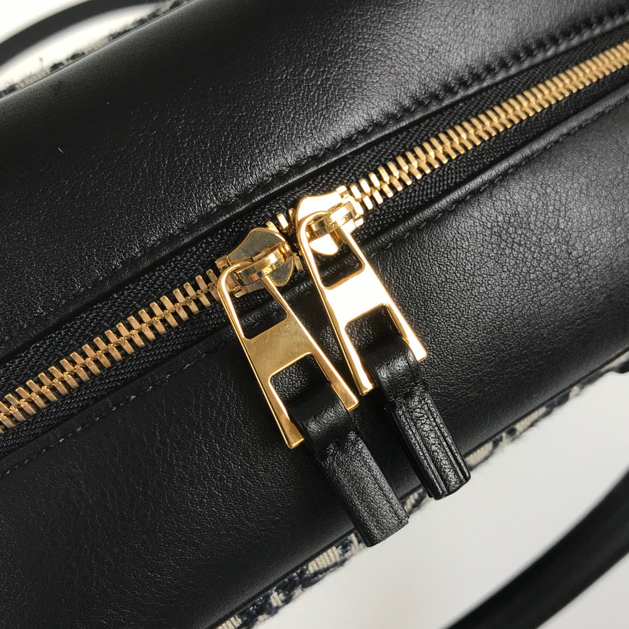 LOEWE Anagrams Amazona 19 Hand bag