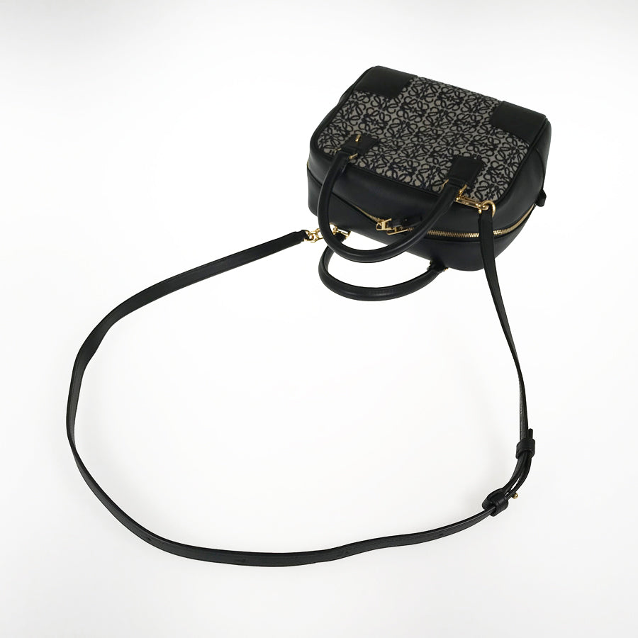 LOEWE Anagrams Amazona 19 Hand bag