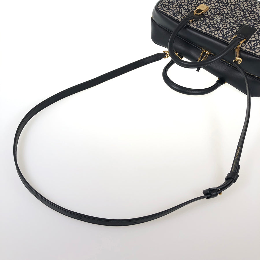 LOEWE Amazona 28 Hand bag