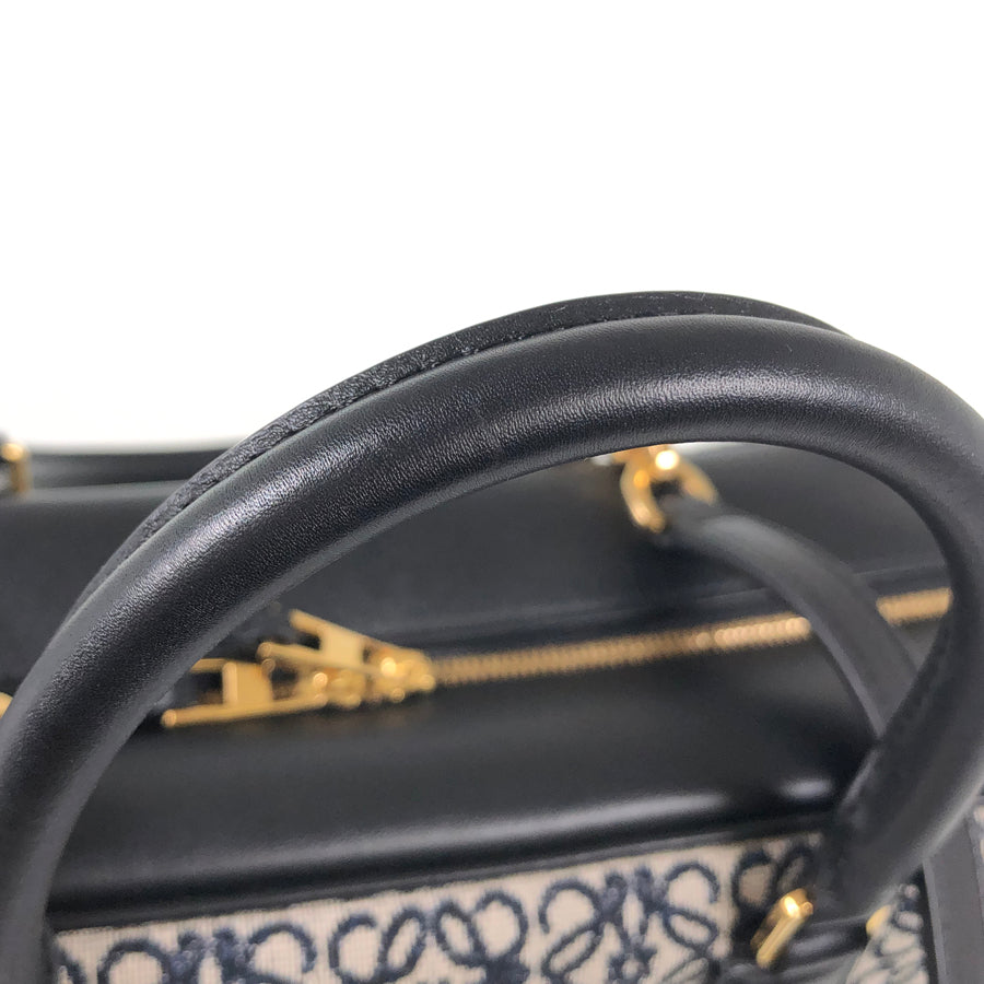 LOEWE Amazona 28 Hand bag