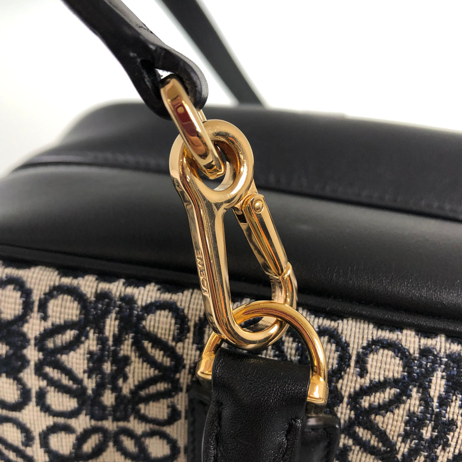 LOEWE Amazona 28 Hand bag