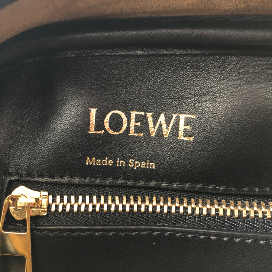 LOEWE Amazona 28 Hand bag