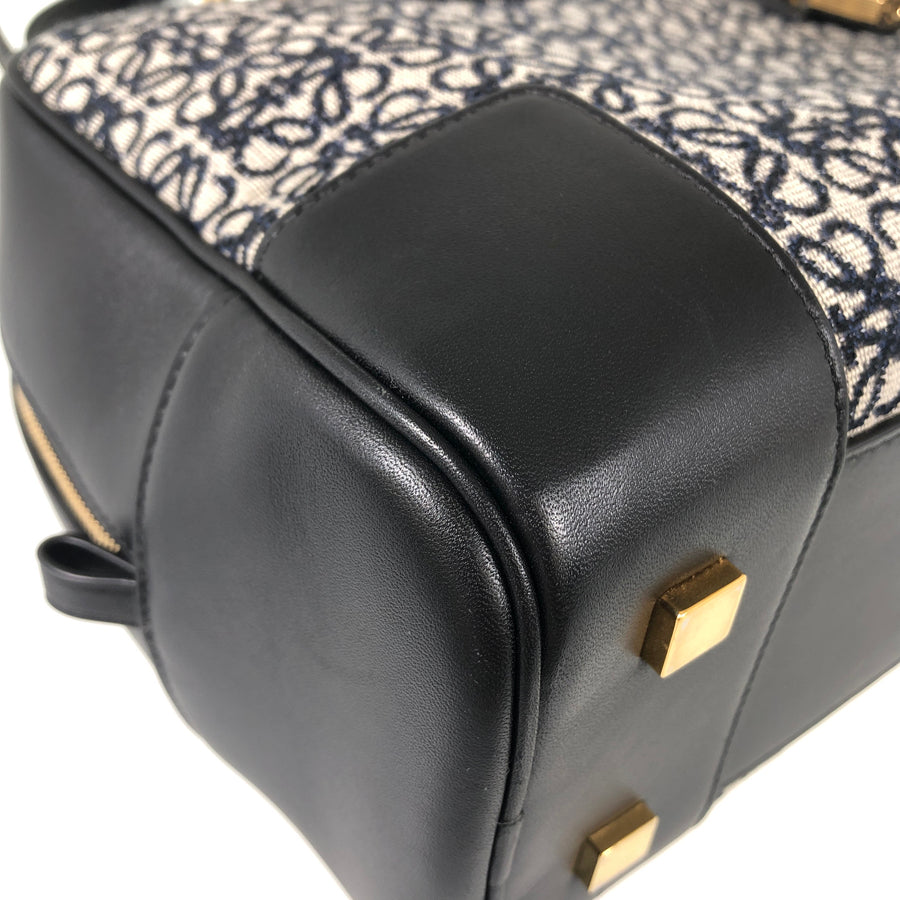 LOEWE Amazona 28 Hand bag