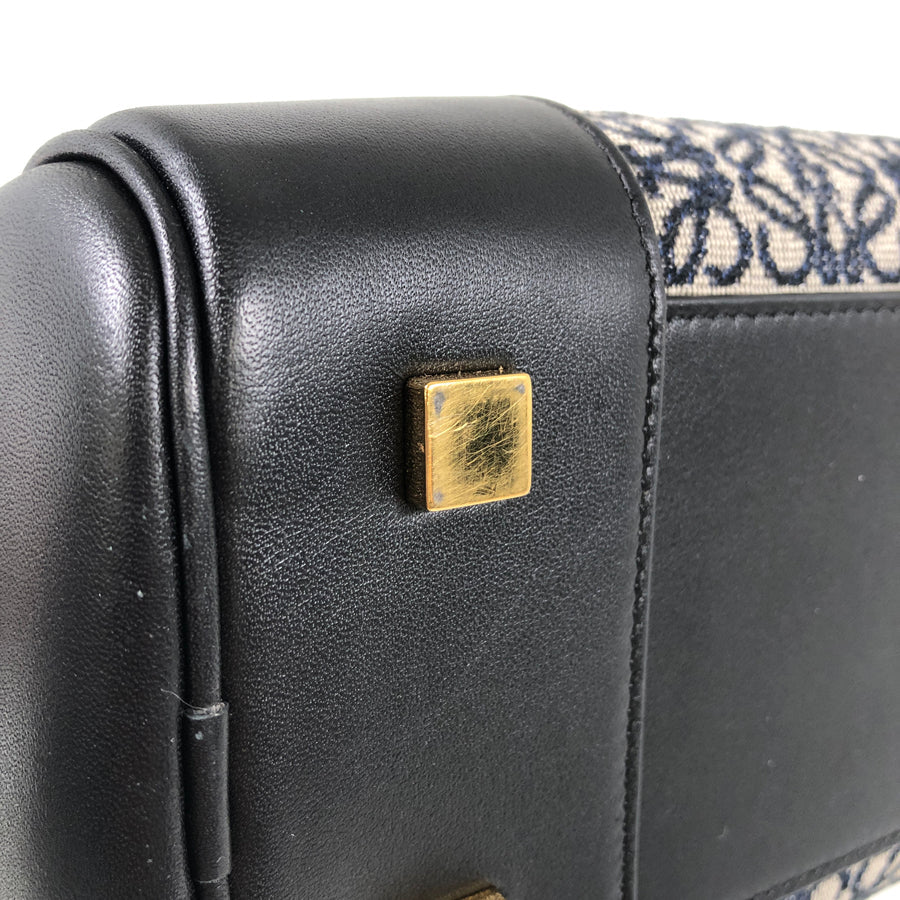LOEWE Amazona 28 Hand bag