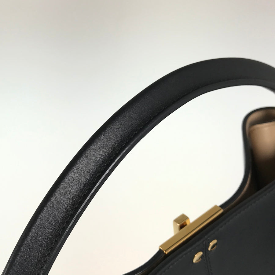 FENDI Peekaboo Essentials Hand bag