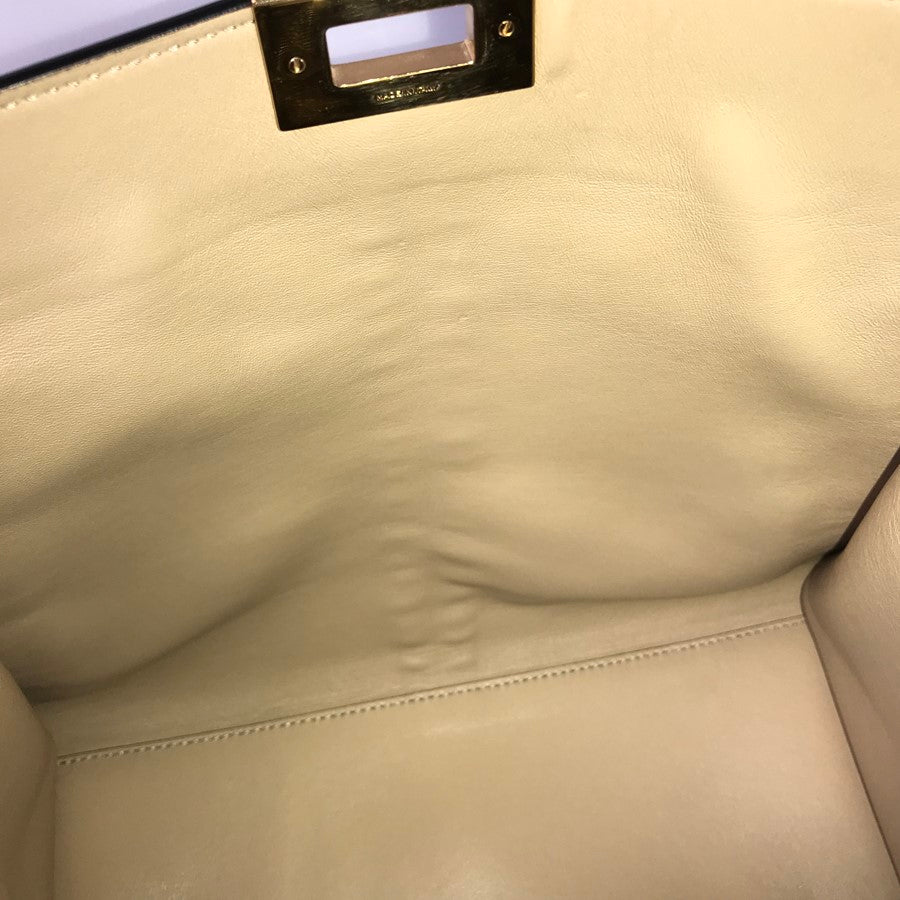 FENDI Peekaboo Essentials Hand bag