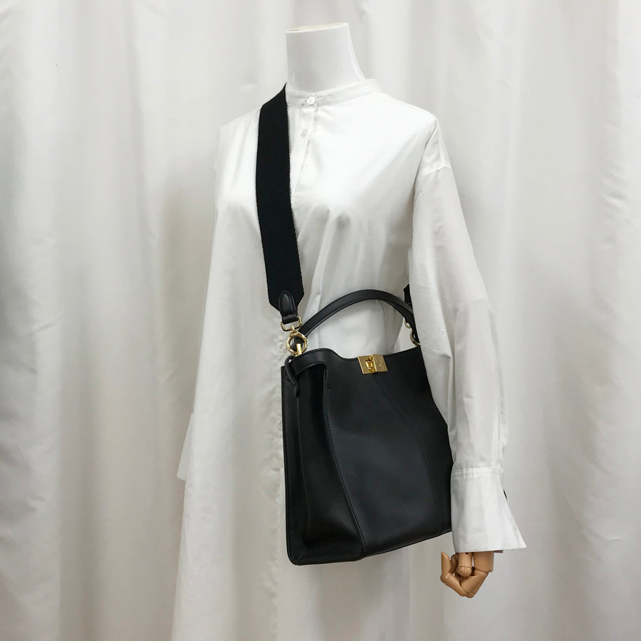 FENDI Peekaboo Essentials Hand bag
