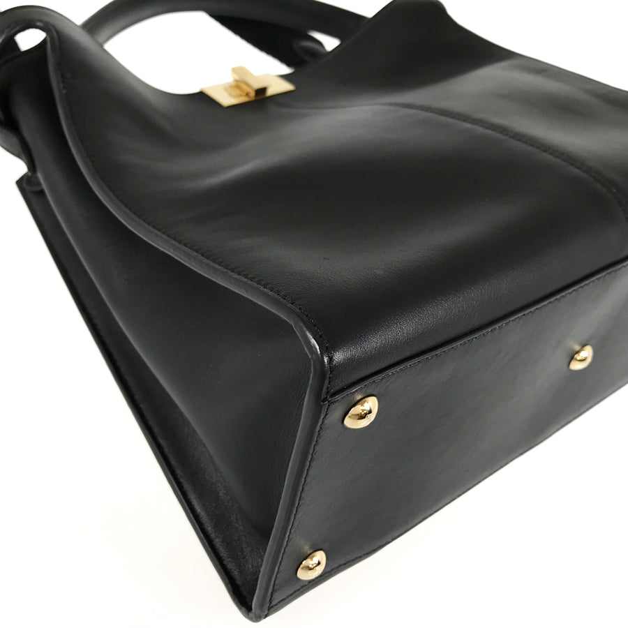 FENDI Peekaboo Essentials Hand bag