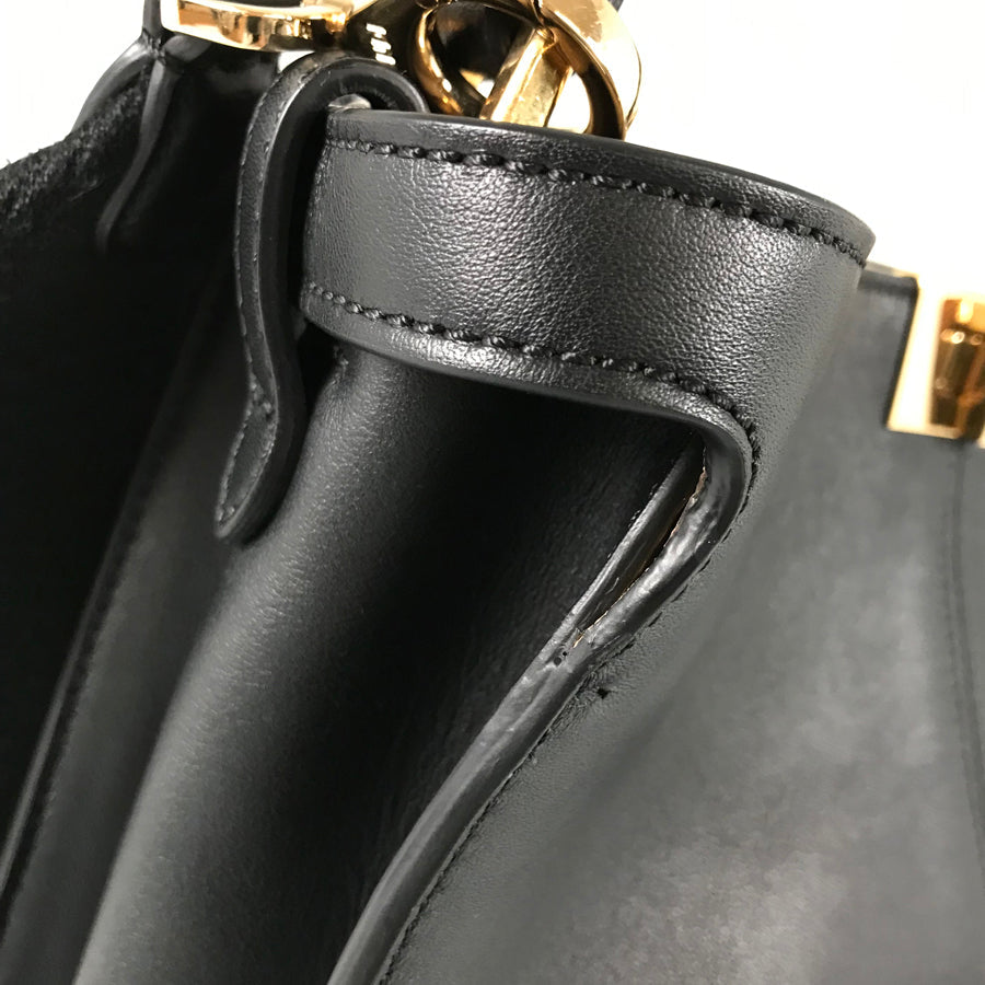 FENDI Peekaboo Essentials Hand bag