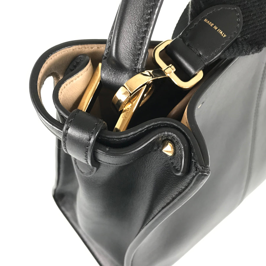 FENDI Peekaboo Essentials Hand bag