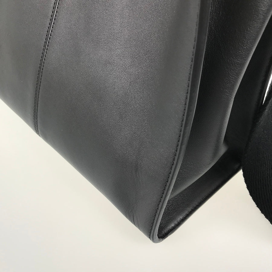 FENDI Peekaboo Essentials Hand bag