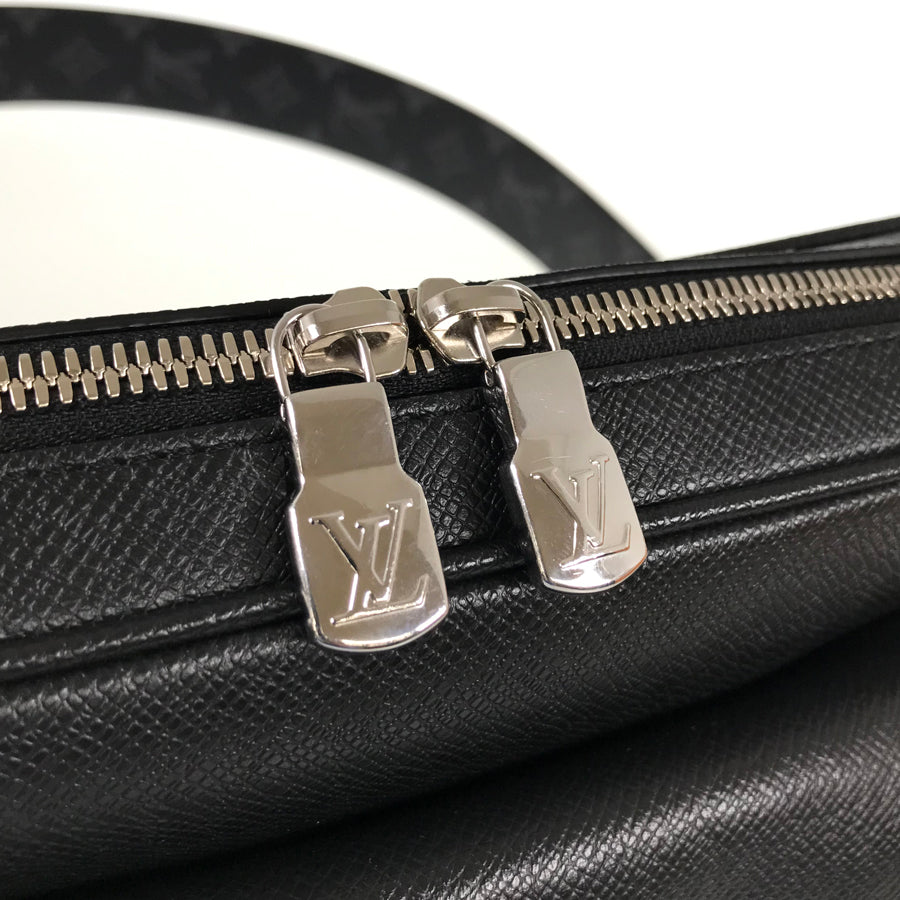 LOUIS VUITTON Taigarama Outdoor Messenger PM M30233 Shoulder bag