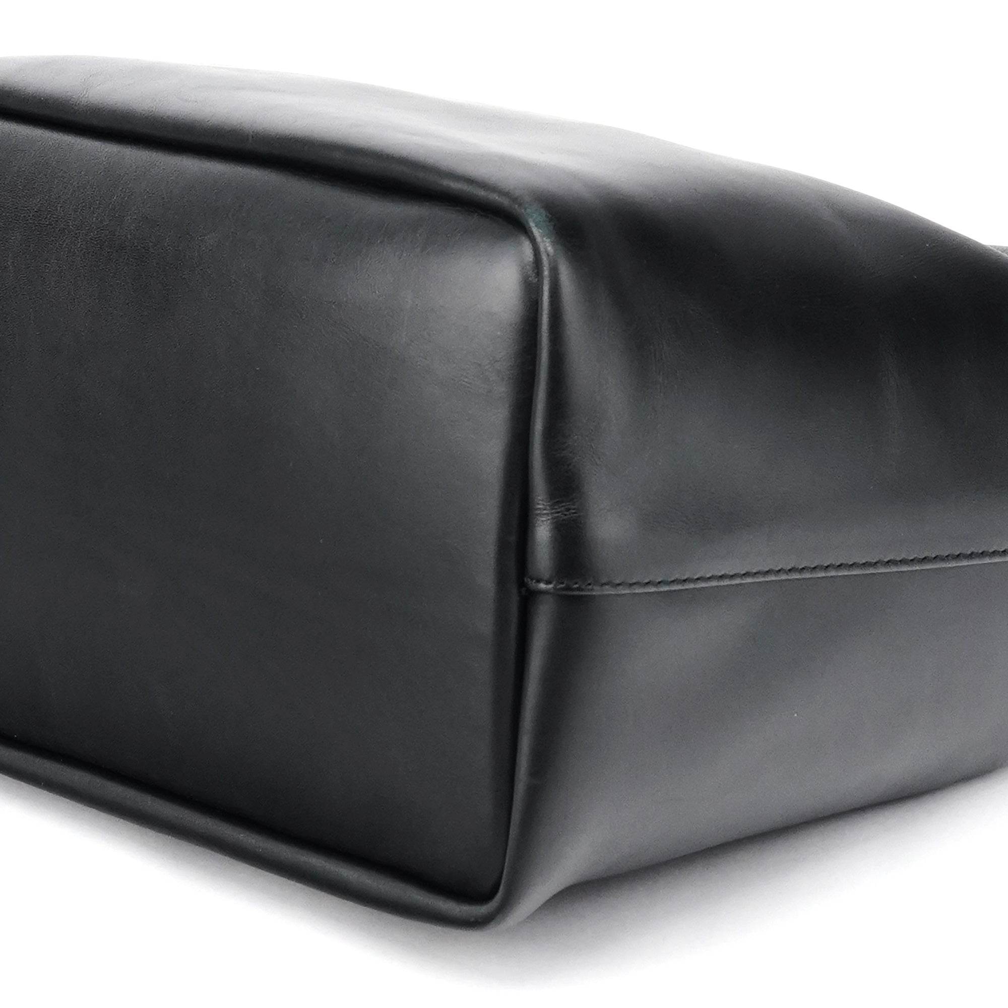 000 0531 Black Calfskin Bamboo Shoulder Bag