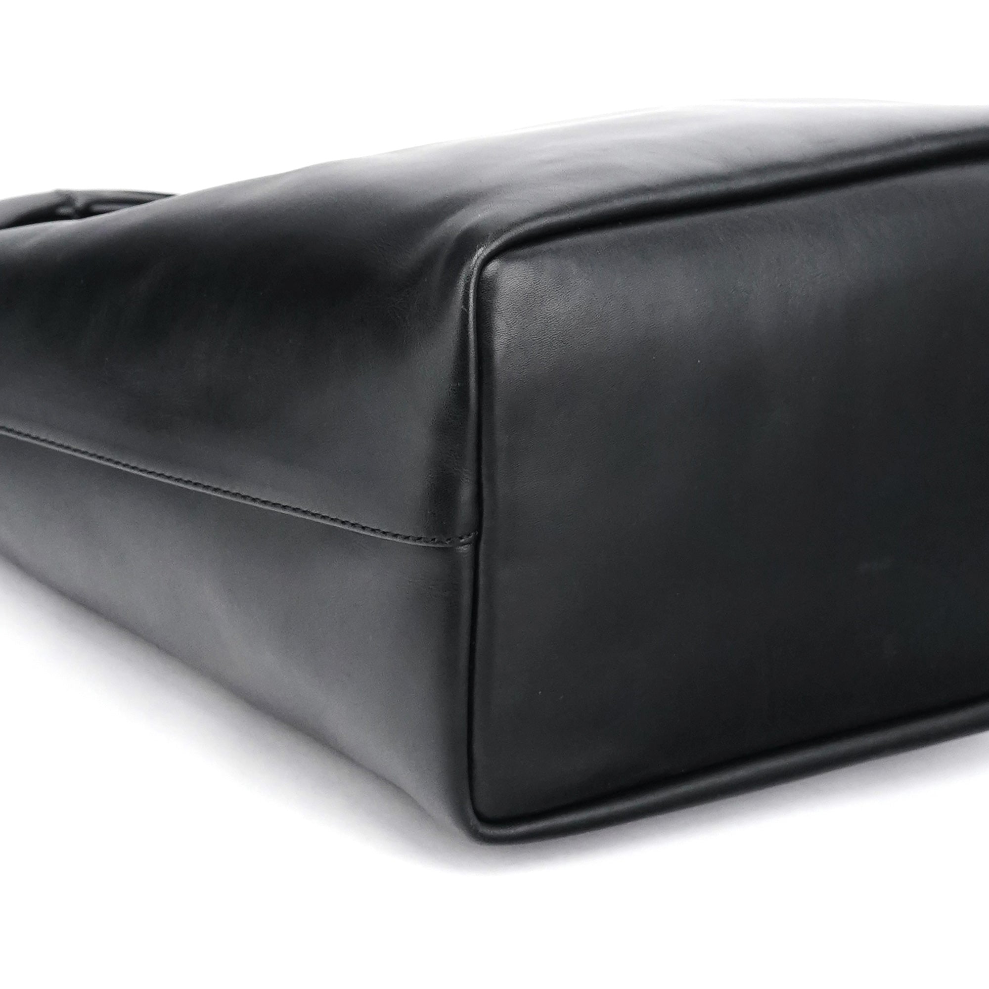000 0531 Black Calfskin Bamboo Shoulder Bag