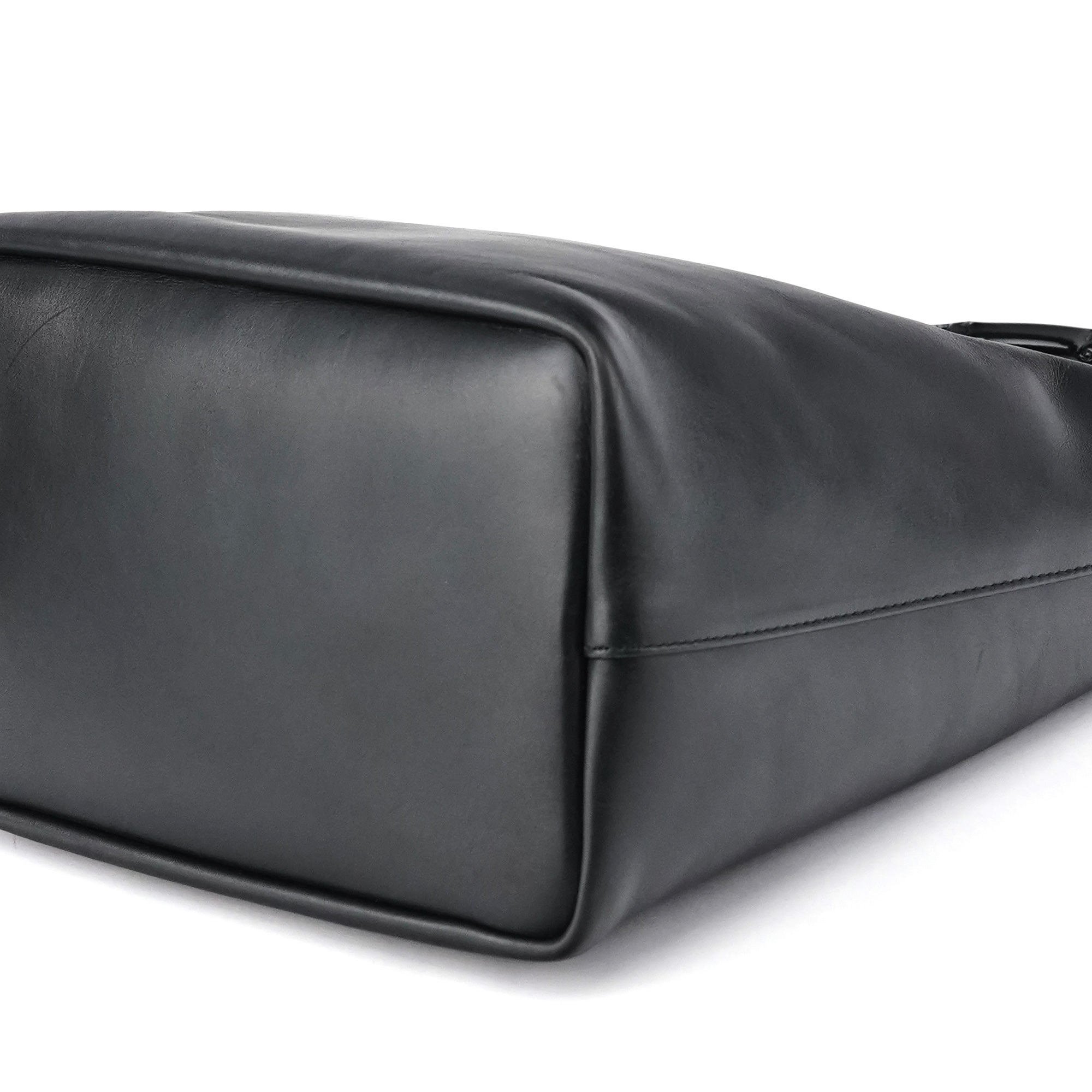 000 0531 Black Calfskin Bamboo Shoulder Bag