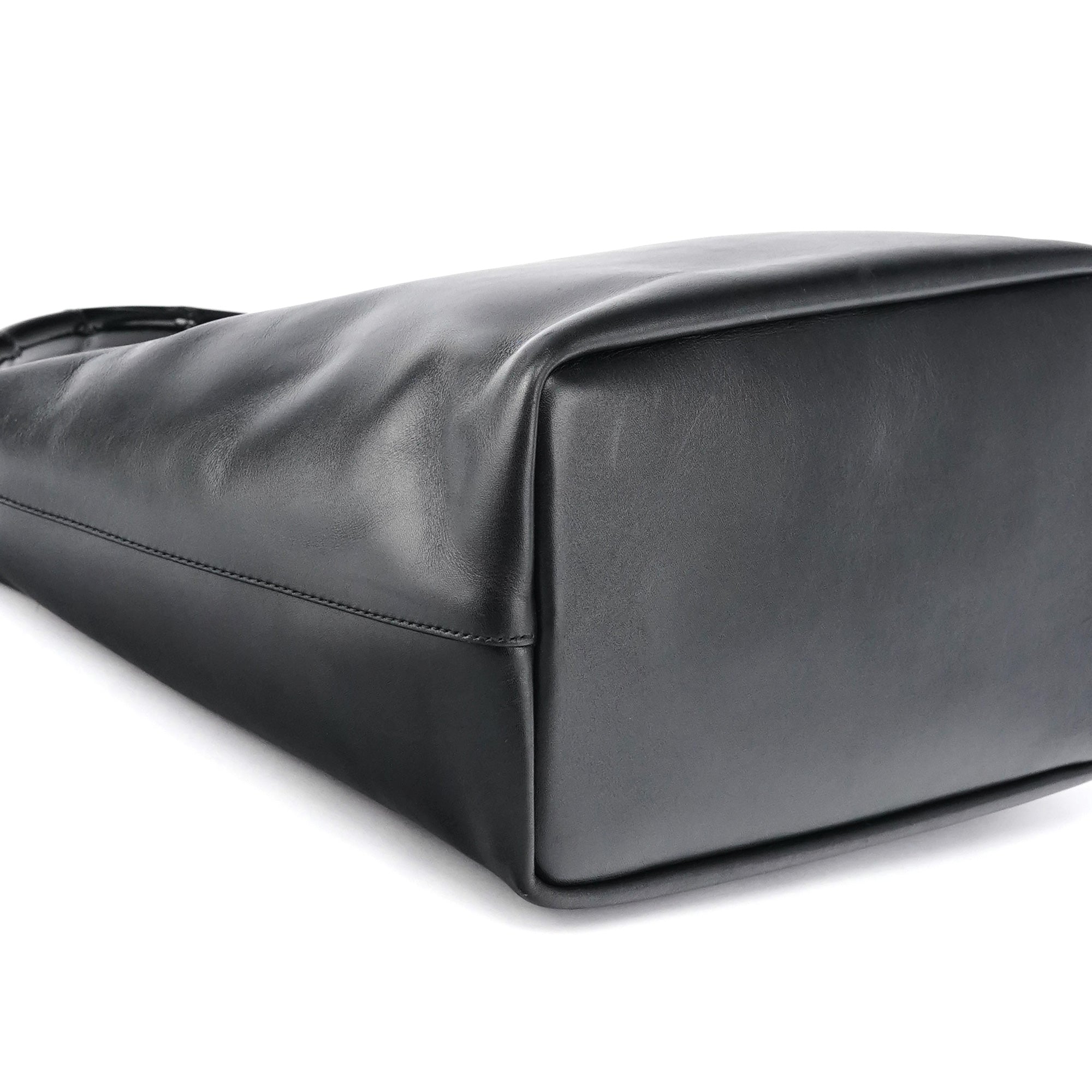 000 0531 Black Calfskin Bamboo Shoulder Bag