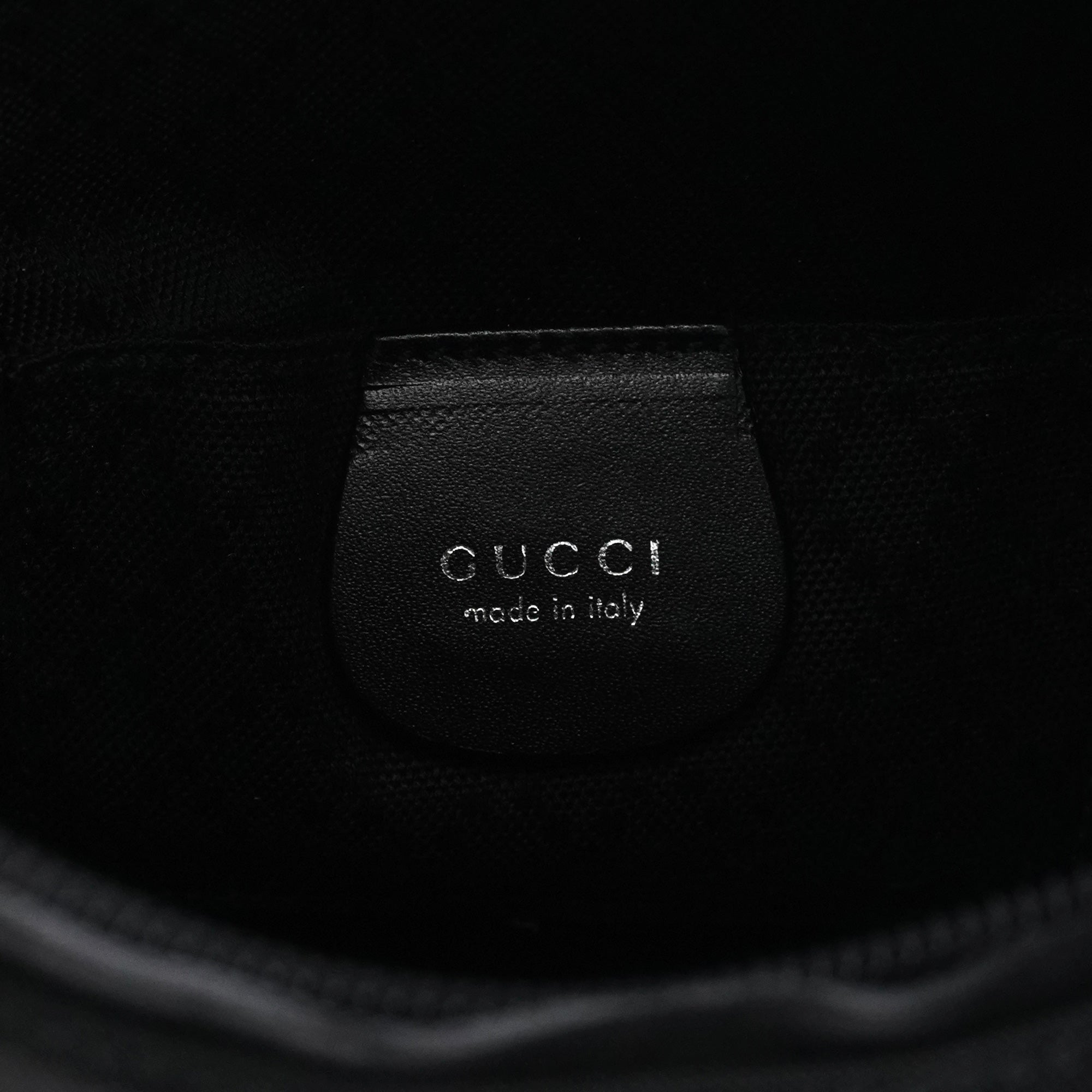 000 0601 Black Canvas Shoulder Bag