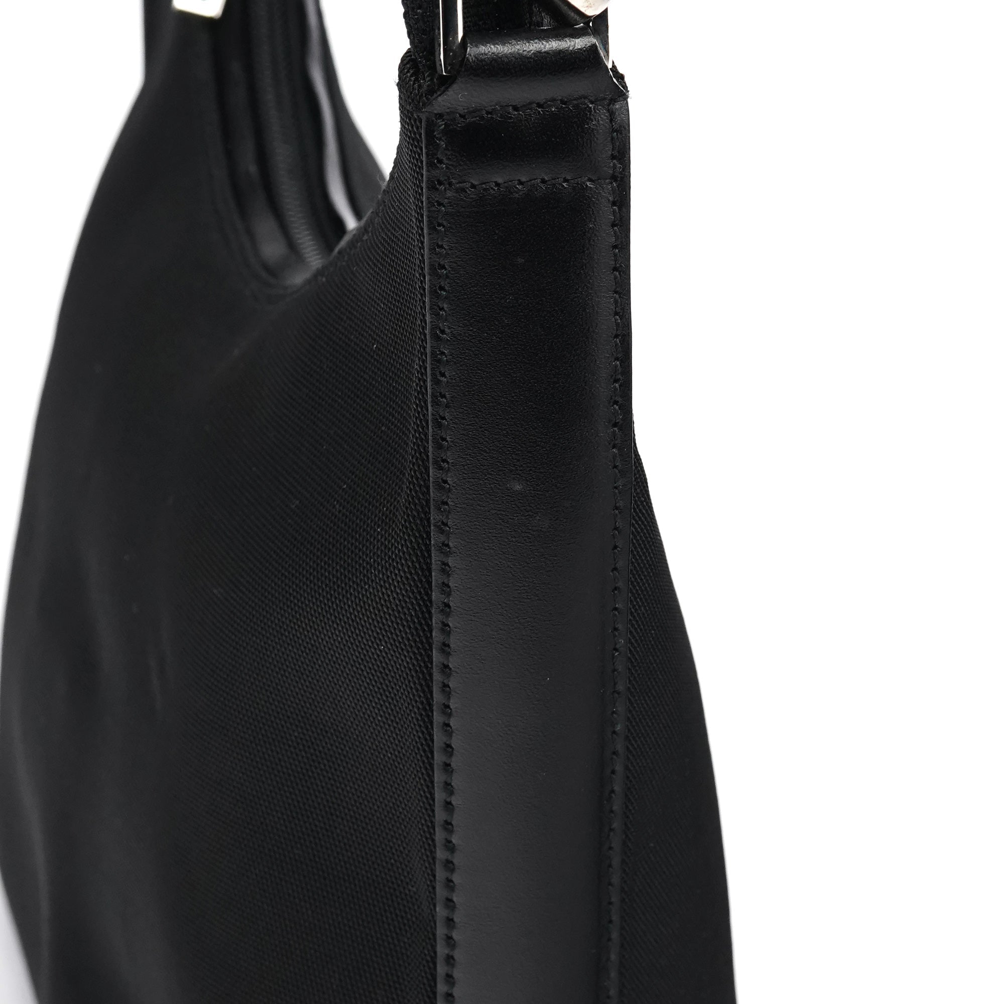 000 0601 Black Canvas Shoulder Bag