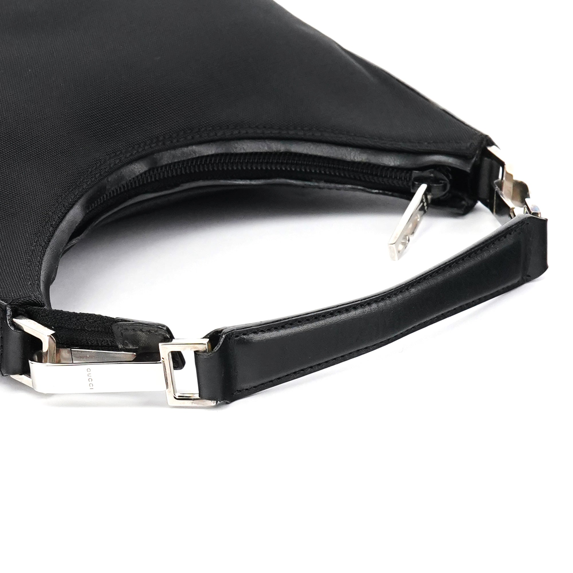 000 0601 Black Canvas Shoulder Bag