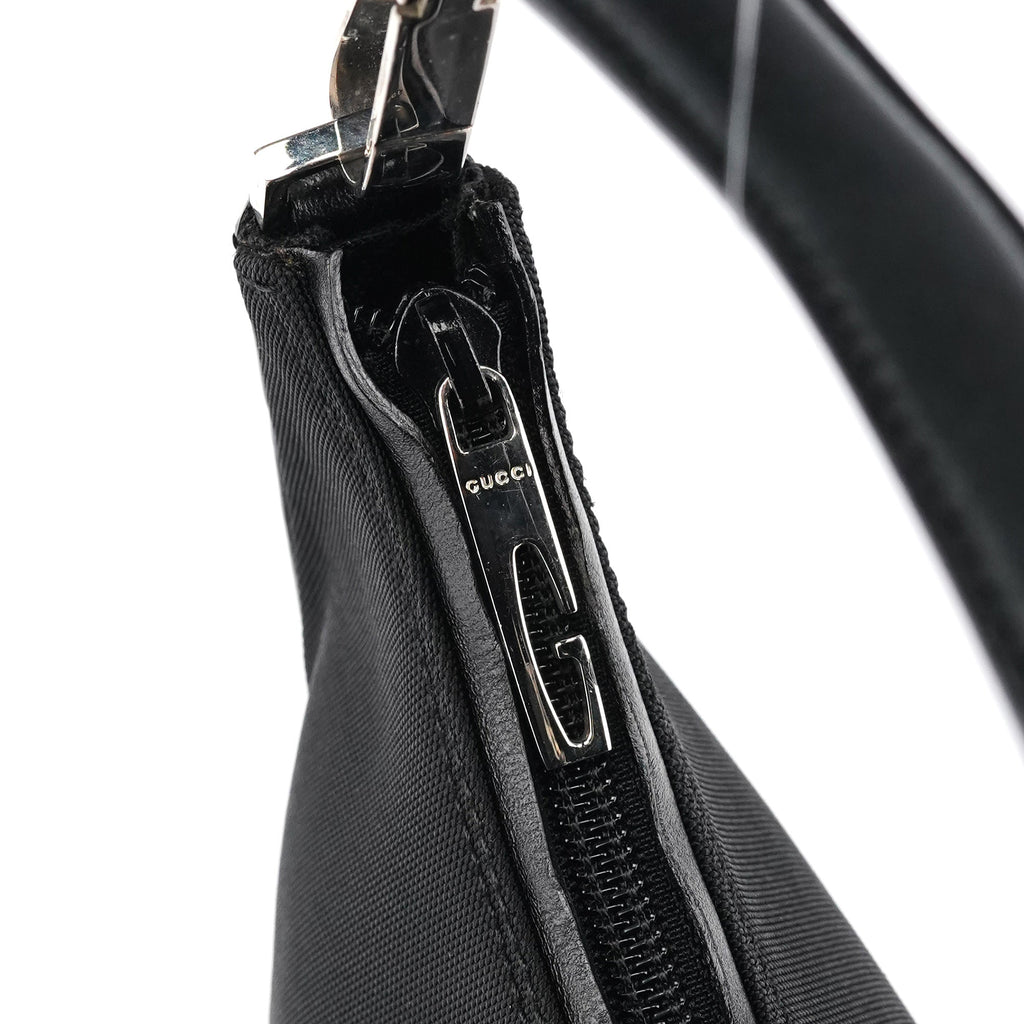 000 0601 Black Canvas Shoulder Bag