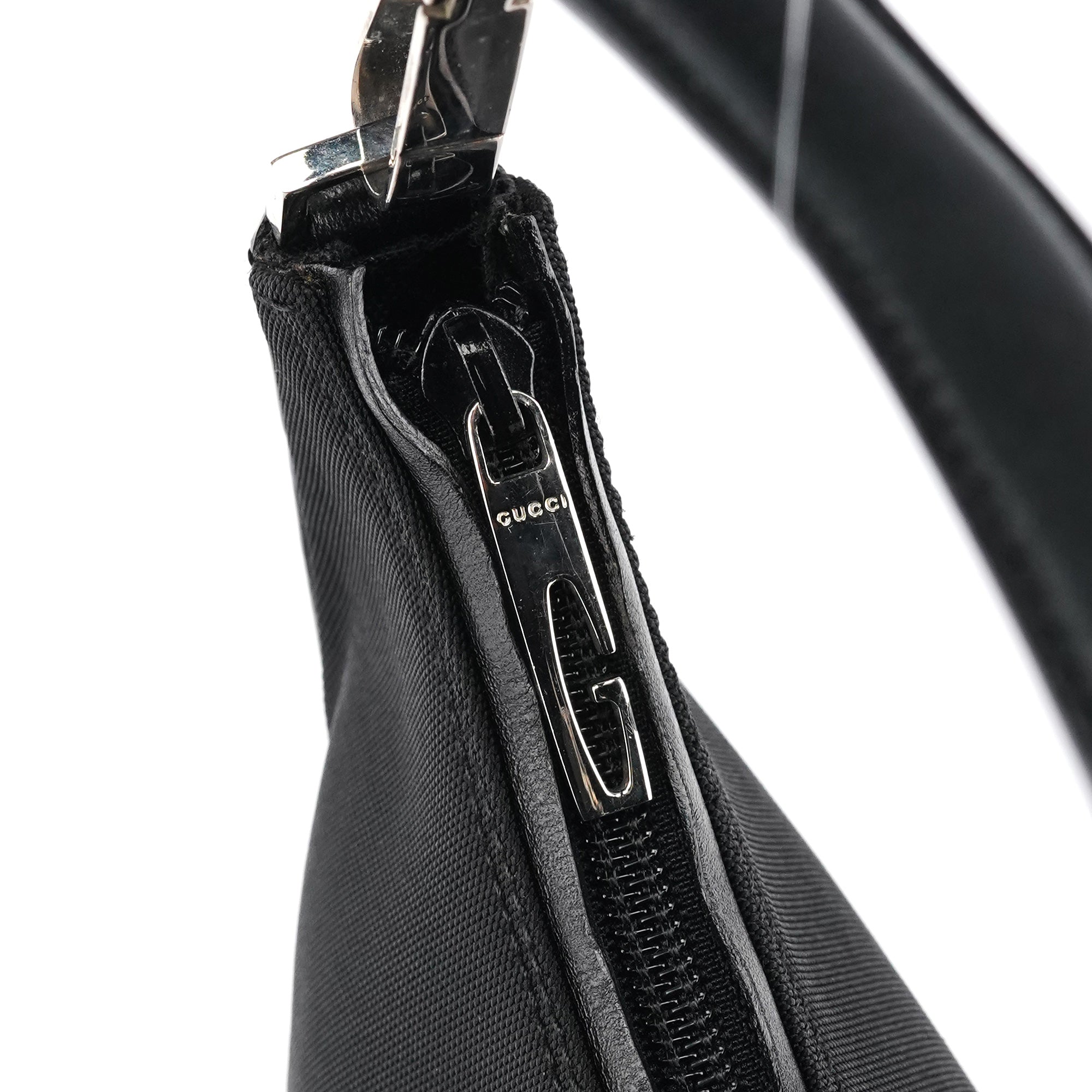 000 0601 Black Canvas Shoulder Bag
