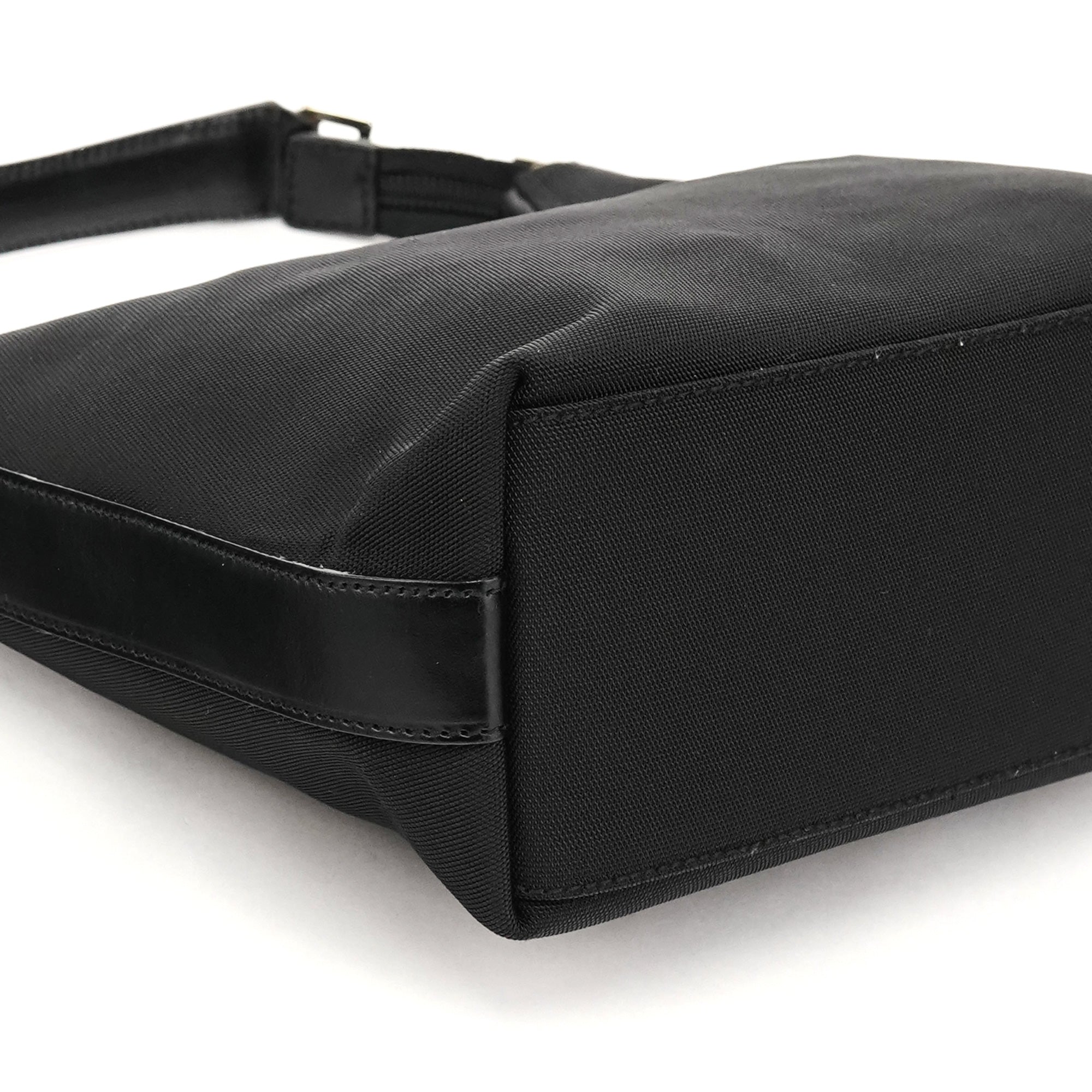 000 0601 Black Nylon Leather Hobo Bag