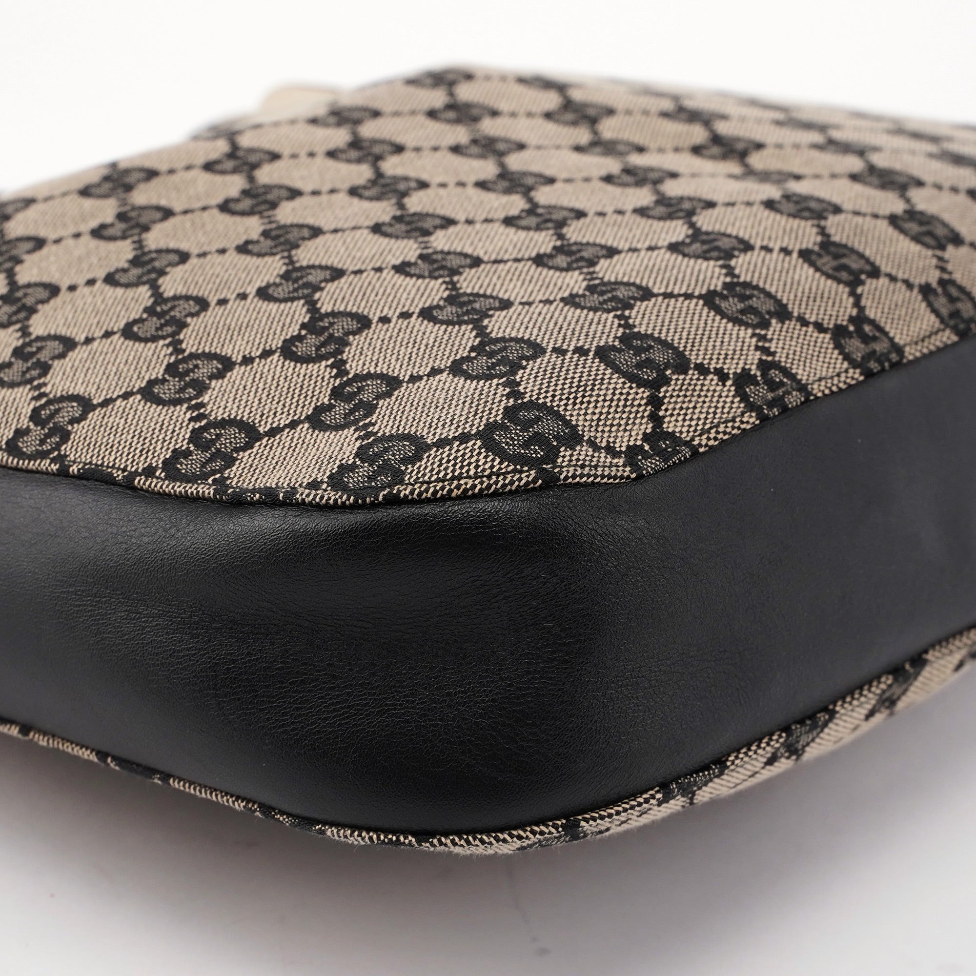 001 3748 Beige Black GG Drawstring Shoulder Bag