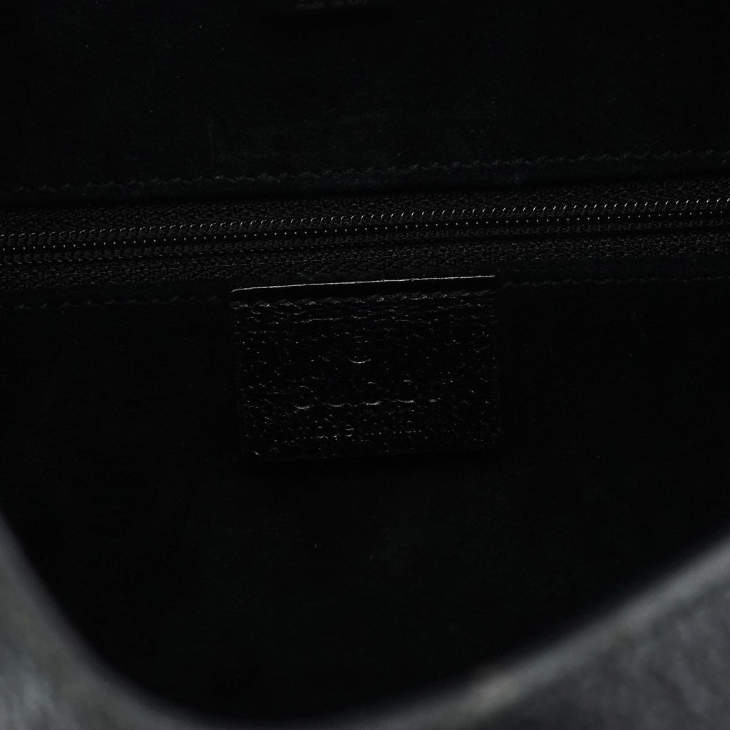 001 3752 Black Pebbled Leather Plastic Handle Bag