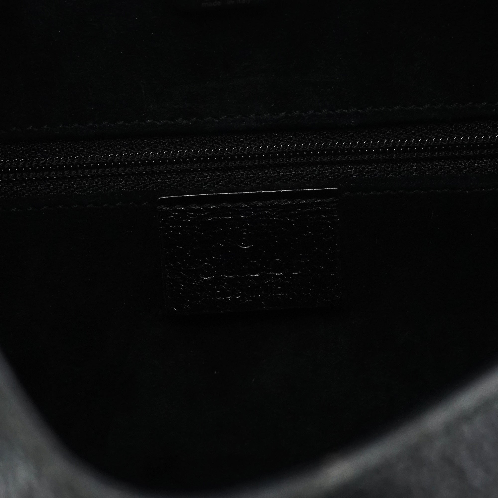 001 3752 Black Pebbled Leather Plastic Handle Bag
