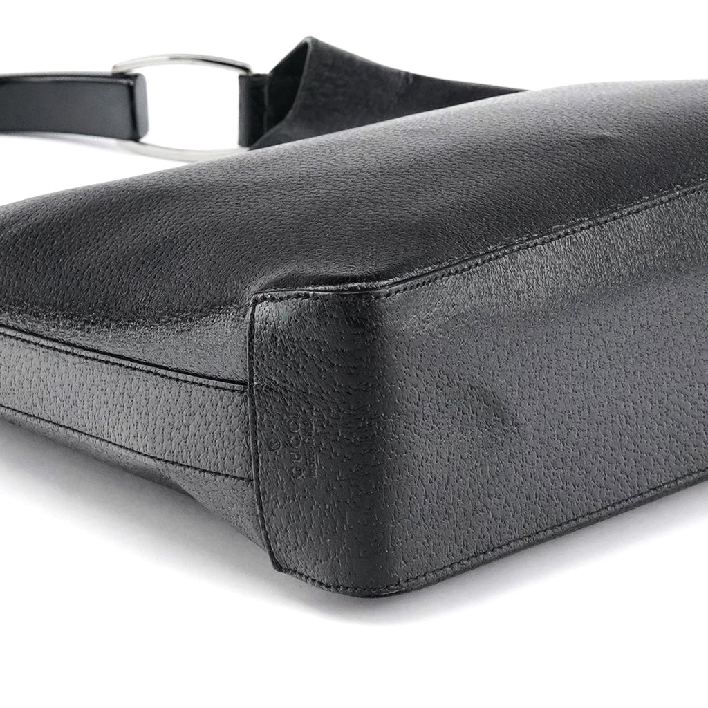 001 3752 Black Pebbled Leather Plastic Handle Bag